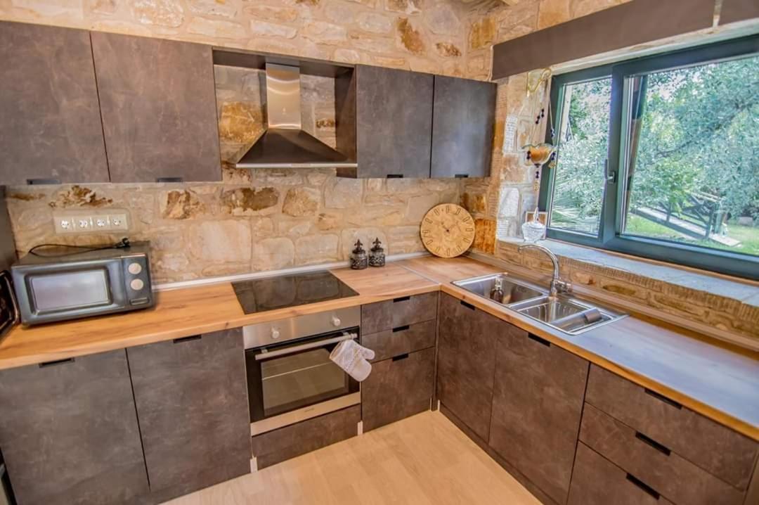Kastro Stone House Villa สกาลา โปเตมิอัส ภายนอก รูปภาพ