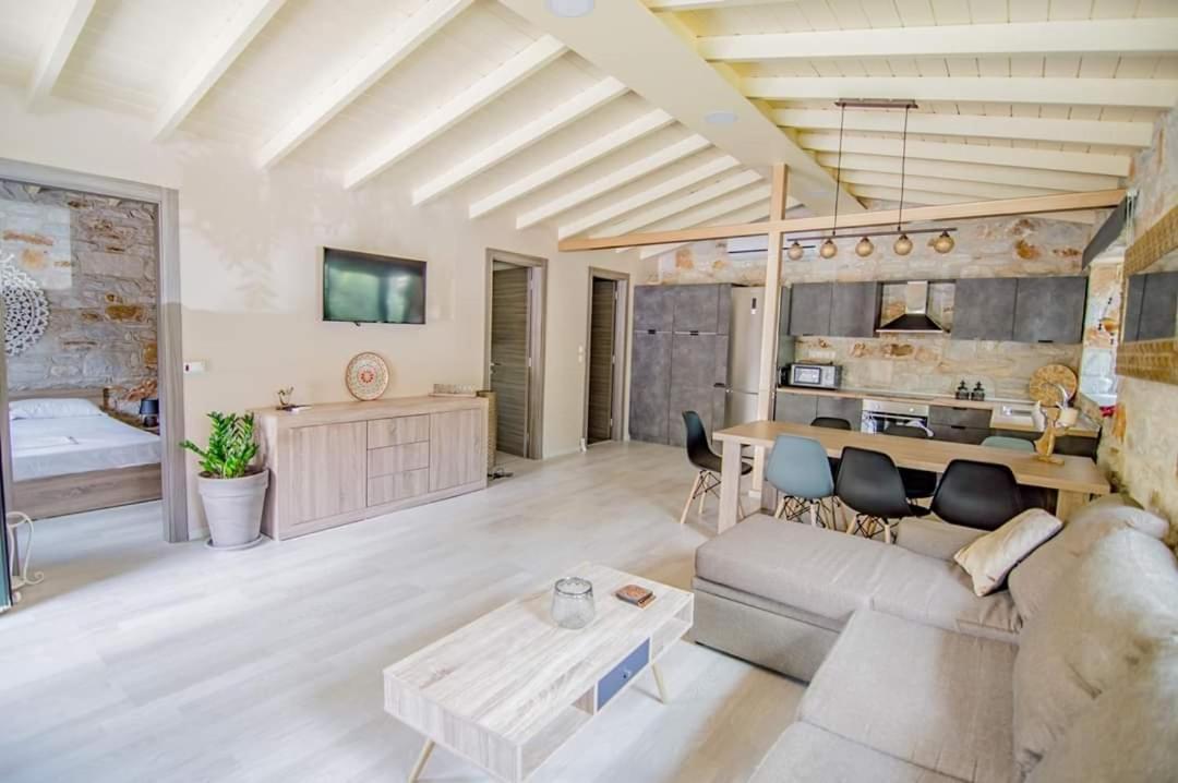Kastro Stone House Villa สกาลา โปเตมิอัส ภายนอก รูปภาพ